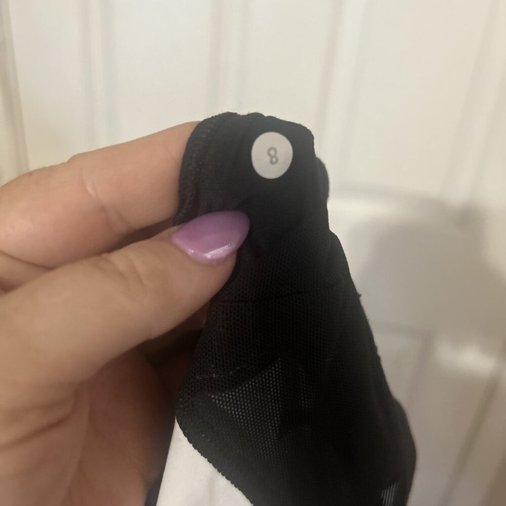 Lululemon Top Women 8 Black Yoga Gym Crossfit Gorpcore Gym Beach Resort Floral - Picture 5 of 5